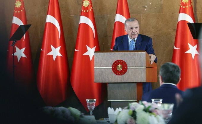 “Orman yangınlarıyla etkin mücadele noktasında yapılması gereken ne varsa hiçbir fedakârlıktan kaçınmıyoruz”