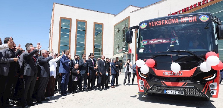 Yüksekova Spor Kadın Futbol Takımı Mahinur Özdemir Göktaş ve Yaşar Güler Bakanımızla Yüksekovada buluştu…