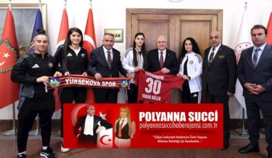 Millî Savunma Bakanımız Yaşar GÜLER, Yüksekova Spor Kadın Futbol Takımı ile Bir Araya Geldi