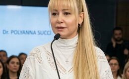 Diplomasiden, Siyasete, Spordan Kültür ve Turizme; Bir Çok Ayrıcalıklı Vasıfları Bulunan www.polyannasuccihaberajansi.com.tr Haber Sitemizin Kurucusu ve İmtiyazı Dr.Polyanna Succi  KARA’dan Okur ve Takipçilerimize 12.Yıldönümü Teşekkürü…